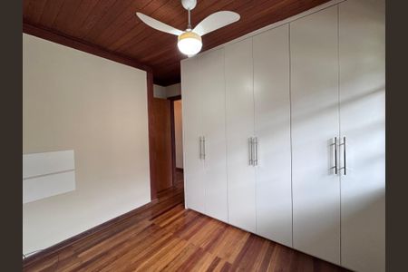 Casa de condomínio à venda com 250m², 4 quartos e 1 vagaQuarto 2