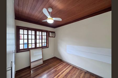 Casa de condomínio à venda com 250m², 4 quartos e 1 vagaQuarto 1