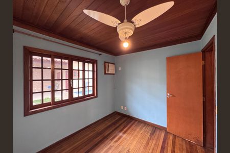 Casa de condomínio à venda com 250m², 4 quartos e 1 vagaSuíte 1