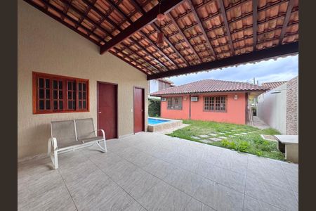 Casa de condomínio à venda com 250m², 4 quartos e 1 vagaÁrea externa