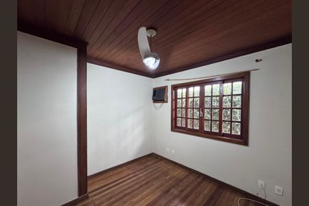 Casa de condomínio à venda com 250m², 4 quartos e 1 vagaQuarto 1
