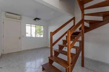 Casa de condomínio à venda com 76m², 2 quartos e 1 vaga Casa de condomínio à venda com 76m², 2 quartos e 1 vagaSala