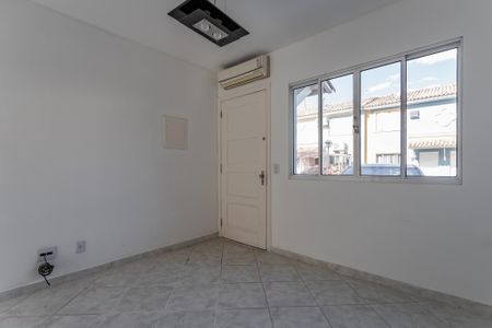 Casa de condomínio à venda com 76m², 2 quartos e 1 vaga Casa de condomínio à venda com 76m², 2 quartos e 1 vagaSala