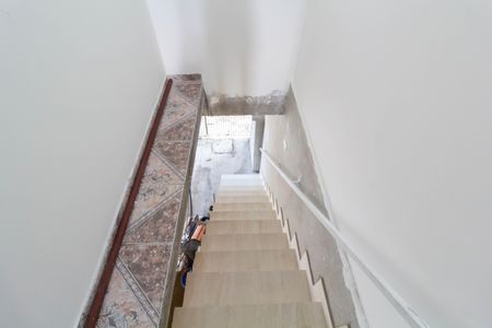 Casa de condomínio para alugar com 125m², 2 quartos e 1 vagaEscada