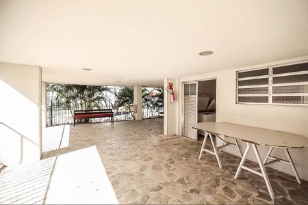 Apartamento à venda com 58m², 3 quartos e sem vagaÁrea comum