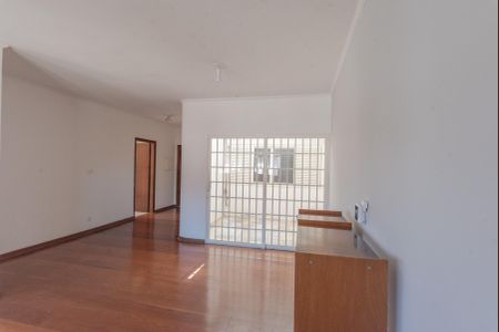 Casa à venda com 240m², 3 quartos e 2 vagas Casa à venda com 240m², 3 quartos e 2 vagasSala