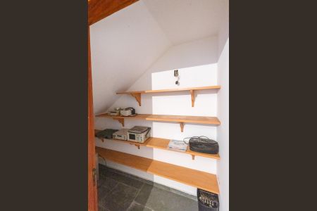 Casa à venda com 240m², 3 quartos e 2 vagas Casa à venda com 240m², 3 quartos e 2 vagasEscritório