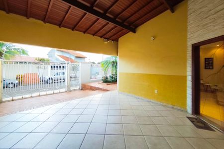 Casa à venda com 267m², 3 quartos e 3 vagasQuintal - Garagem