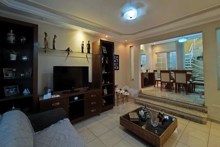 Casa à venda com 267m², 3 quartos e 3 vagasSala de TV