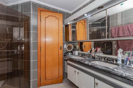 Apartamento à venda com 240m², 3 quartos e 3 vagasBanheiro da Suíte 1