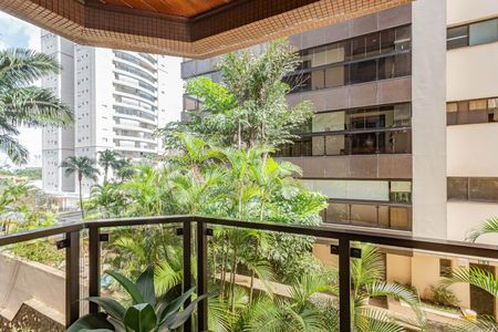 Apartamento à venda com 240m², 3 quartos e 3 vagasVaranda Suíte 3