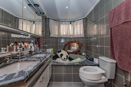 Apartamento à venda com 240m², 3 quartos e 3 vagasBanheiro da Suíte 1