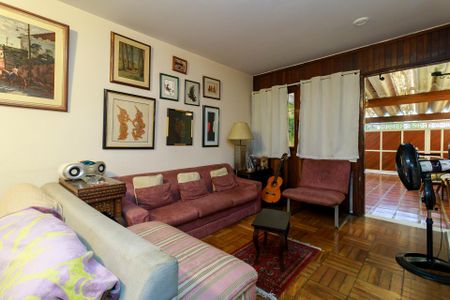 Casa à venda com 158m², 3 quartos e 2 vagasSala