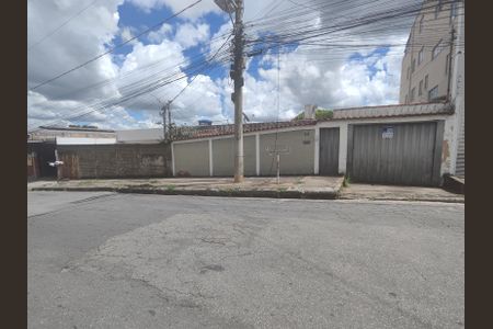 Casa à venda com 360m², 2 quartos e 1 vagaFachada