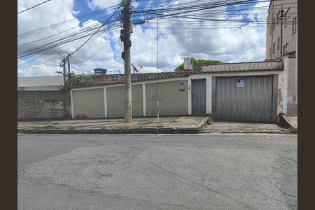 Casa à venda com 360m², 2 quartos e 1 vagaFachada