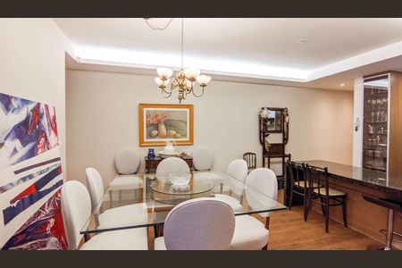 Apartamento à venda com 140m², 2 quartos e 2 vagasSala