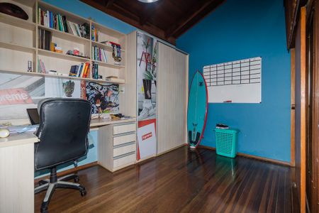 Casa à venda com 170m², 5 quartos e 2 vagas Casa à venda com 170m², 5 quartos e 2 vagasQuarto 3