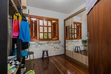 Casa à venda com 170m², 5 quartos e 2 vagas Casa à venda com 170m², 5 quartos e 2 vagasQuarto 4