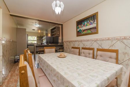 Casa à venda com 170m², 5 quartos e 2 vagas Casa à venda com 170m², 5 quartos e 2 vagasSala de jantar