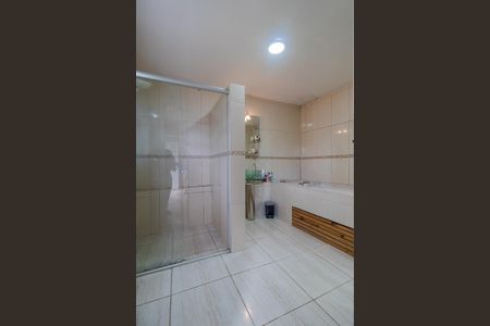 Casa à venda com 170m², 5 quartos e 2 vagas Casa à venda com 170m², 5 quartos e 2 vagasQuarto 5 - Suíte