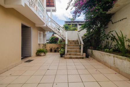 Casa à venda com 170m², 5 quartos e 2 vagas Casa à venda com 170m², 5 quartos e 2 vagasQuintal da frente