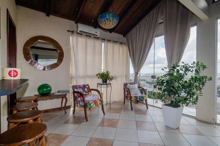 Casa à venda com 170m², 5 quartos e 2 vagas Casa à venda com 170m², 5 quartos e 2 vagasSala/Cobertura