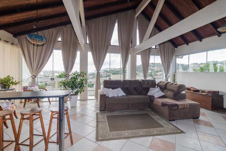 Casa à venda com 170m², 5 quartos e 2 vagas Casa à venda com 170m², 5 quartos e 2 vagasSala/Cobertura