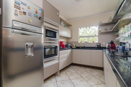 Casa à venda com 170m², 5 quartos e 2 vagas Casa à venda com 170m², 5 quartos e 2 vagasCozinha