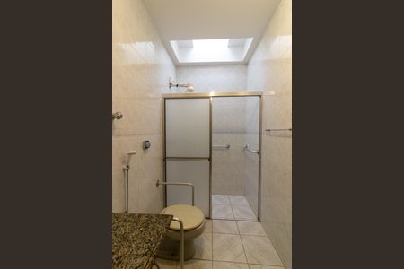 Casa para alugar com 180m², 4 quartos e 4 vagas Casa para alugar com 180m², 4 quartos e 4 vagasBanheiro da Suíte 1