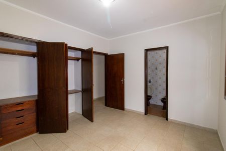 Casa para alugar com 180m², 4 quartos e 4 vagas Casa para alugar com 180m², 4 quartos e 4 vagasSuíte 2