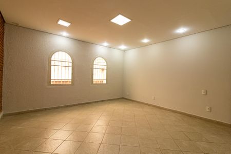 Casa para alugar com 180m², 4 quartos e 4 vagas Casa para alugar com 180m², 4 quartos e 4 vagasSala