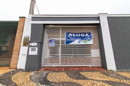 Casa para alugar com 180m², 4 quartos e 4 vagas Casa para alugar com 180m², 4 quartos e 4 vagasFachada