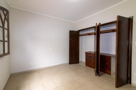 Casa para alugar com 180m², 4 quartos e 4 vagas Casa para alugar com 180m², 4 quartos e 4 vagasSuíte 2
