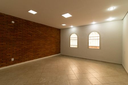Casa para alugar com 180m², 4 quartos e 4 vagas Casa para alugar com 180m², 4 quartos e 4 vagasSala