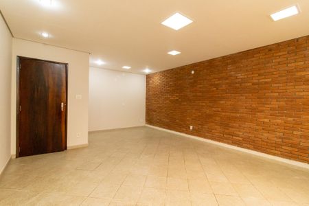 Casa para alugar com 180m², 4 quartos e 4 vagas Casa para alugar com 180m², 4 quartos e 4 vagasSala