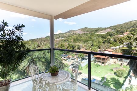 Casa de condomínio à venda com 308m², 3 quartos e 4 vagas Casa de condomínio à venda com 308m², 3 quartos e 4 vagasVaranda da Sala