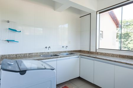 Casa de condomínio à venda com 308m², 3 quartos e 4 vagas Casa de condomínio à venda com 308m², 3 quartos e 4 vagasÁrea de Serviço