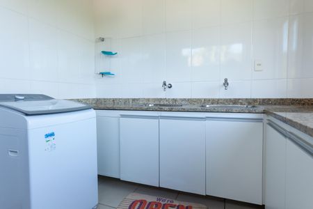 Casa de condomínio à venda com 308m², 3 quartos e 4 vagas Casa de condomínio à venda com 308m², 3 quartos e 4 vagasÁrea de Serviço