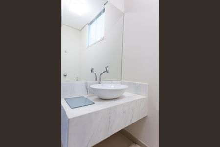 Casa de condomínio à venda com 308m², 3 quartos e 4 vagas Casa de condomínio à venda com 308m², 3 quartos e 4 vagasLavabo