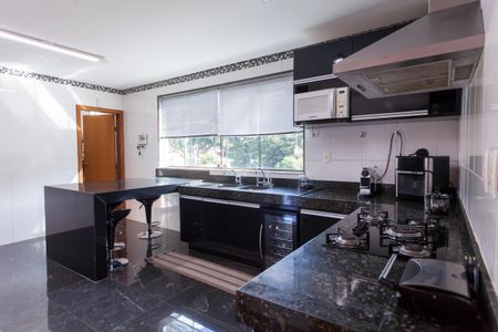 Casa de condomínio à venda com 308m², 3 quartos e 4 vagas Casa de condomínio à venda com 308m², 3 quartos e 4 vagasCozinha