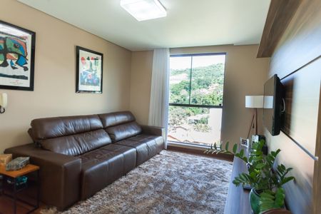 Casa de condomínio à venda com 308m², 3 quartos e 4 vagas Casa de condomínio à venda com 308m², 3 quartos e 4 vagasSala de TV