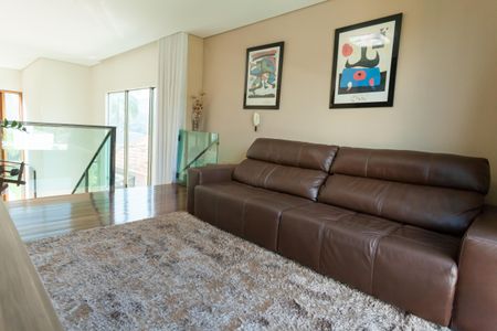 Casa de condomínio à venda com 308m², 3 quartos e 4 vagas Casa de condomínio à venda com 308m², 3 quartos e 4 vagasSala de TV