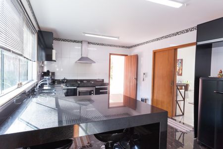 Casa de condomínio à venda com 308m², 3 quartos e 4 vagas Casa de condomínio à venda com 308m², 3 quartos e 4 vagasCozinha