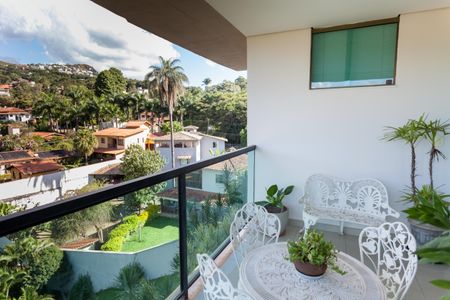 Casa de condomínio à venda com 308m², 3 quartos e 4 vagas Casa de condomínio à venda com 308m², 3 quartos e 4 vagasVaranda da Sala
