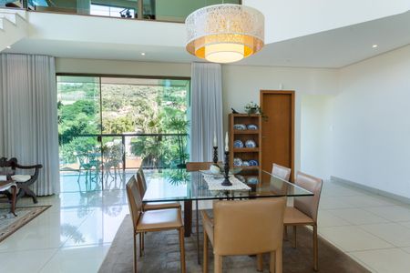 Casa de condomínio à venda com 308m², 3 quartos e 4 vagas Casa de condomínio à venda com 308m², 3 quartos e 4 vagasSala de Jantar