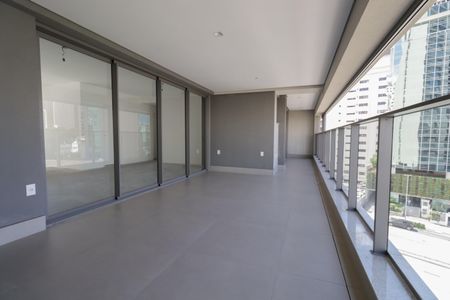 Apartamento à venda com 160m², 4 quartos e 2 vagasVaranda