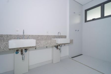 Apartamento à venda com 167m², 3 quartos e 2 vagas Apartamento à venda com 167m², 3 quartos e 2 vagasBanheiro da Suíte 1