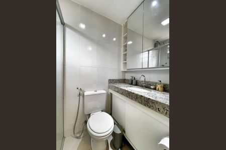 Apartamento à venda com 74m², 3 quartos e 1 vaga Apartamento à venda com 74m², 3 quartos e 1 vagaBanheiro