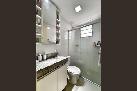 Apartamento à venda com 74m², 3 quartos e 1 vaga Apartamento à venda com 74m², 3 quartos e 1 vagaBanheiro 2