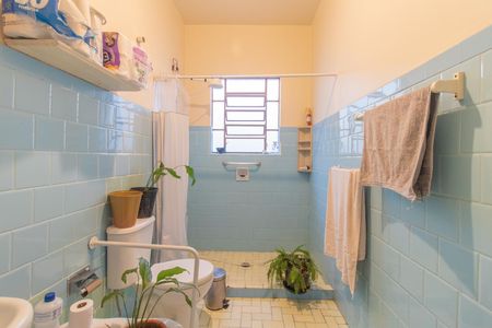 Casa à venda com 250m², 4 quartos e 2 vagas Casa à venda com 250m², 4 quartos e 2 vagasBanheiro 2